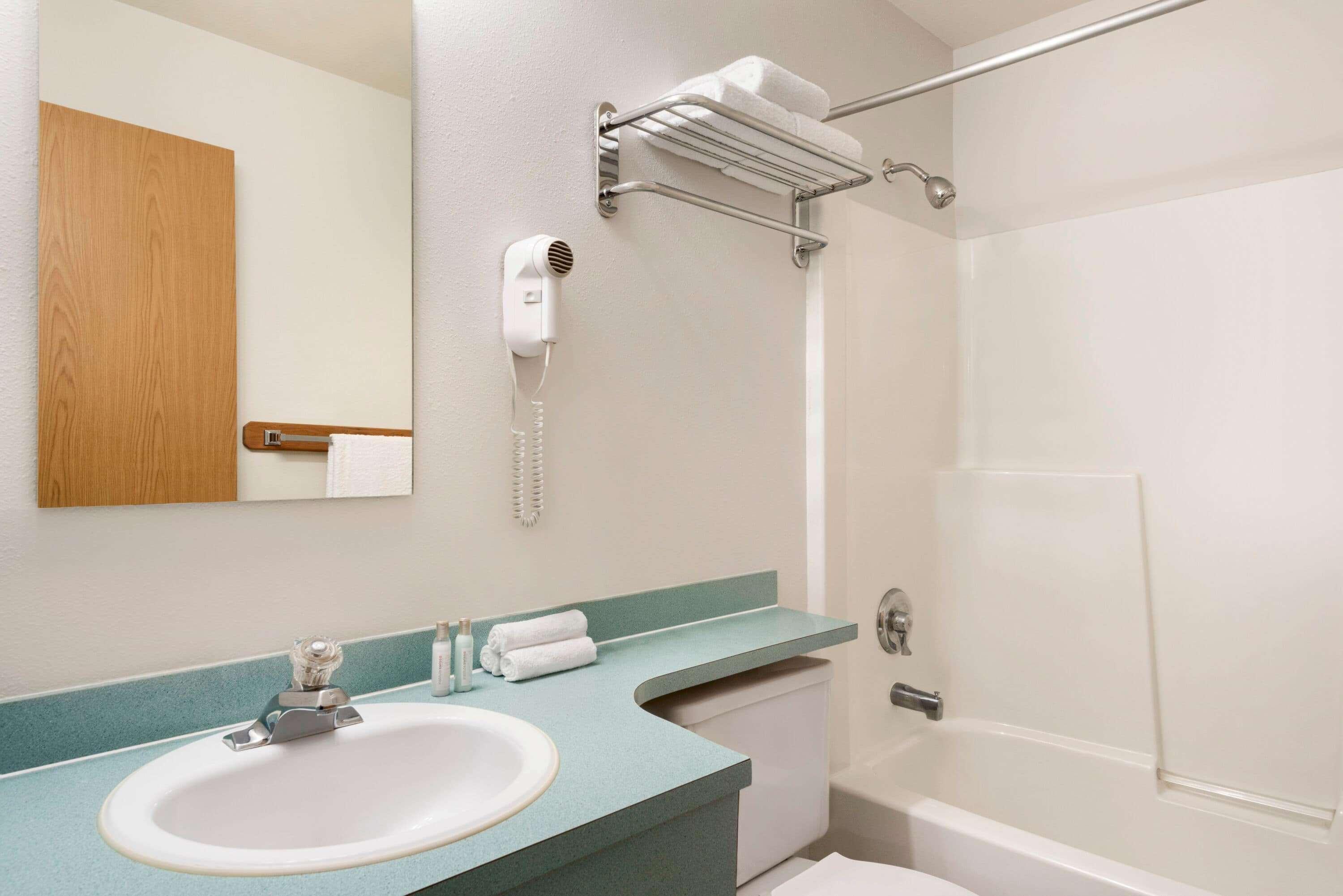 Travelodge By Wyndham Mcbride Eksteriør bilde