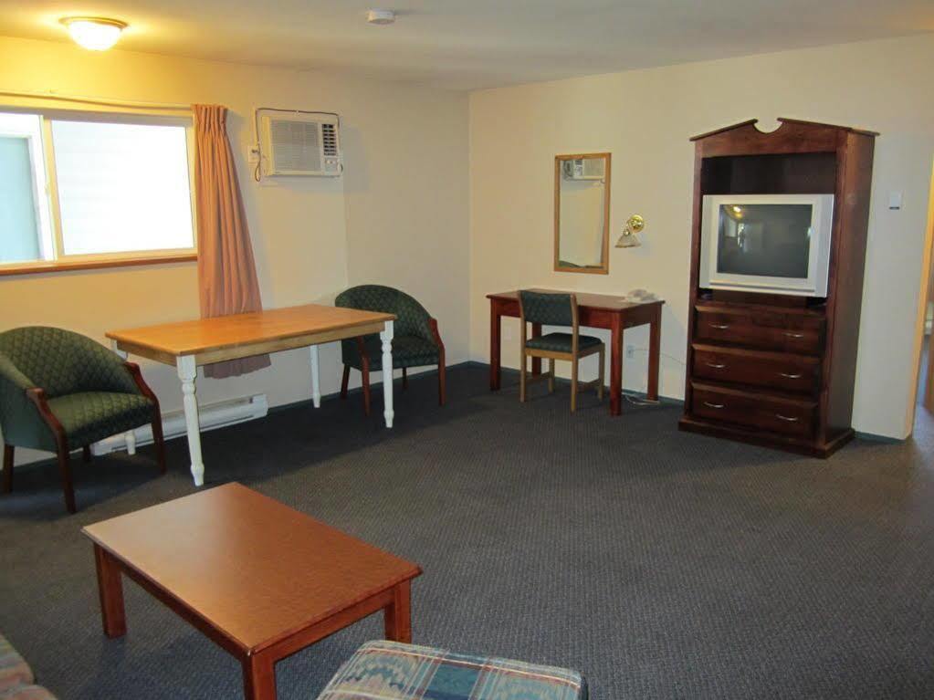 Travelodge By Wyndham Mcbride Eksteriør bilde