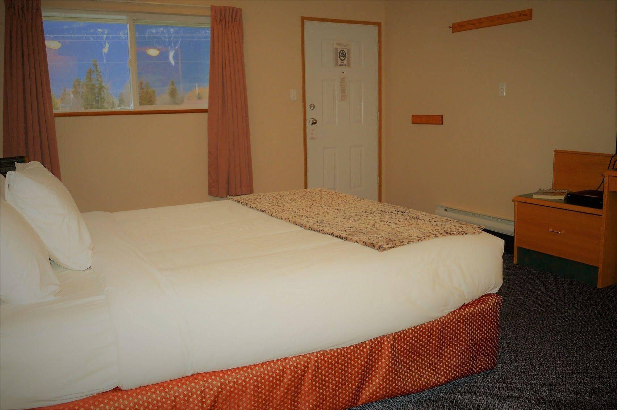 Travelodge By Wyndham Mcbride Eksteriør bilde