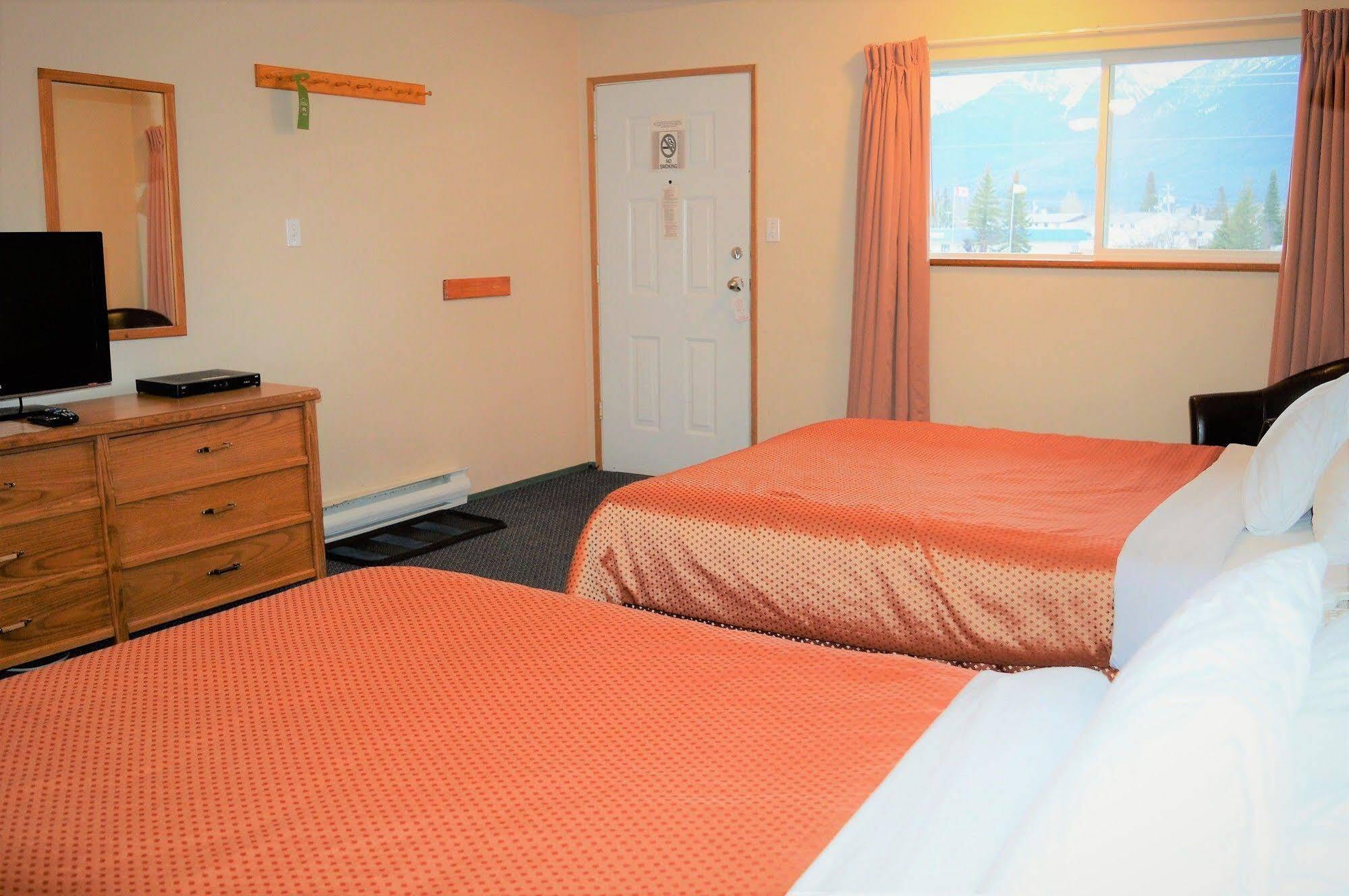 Travelodge By Wyndham Mcbride Eksteriør bilde